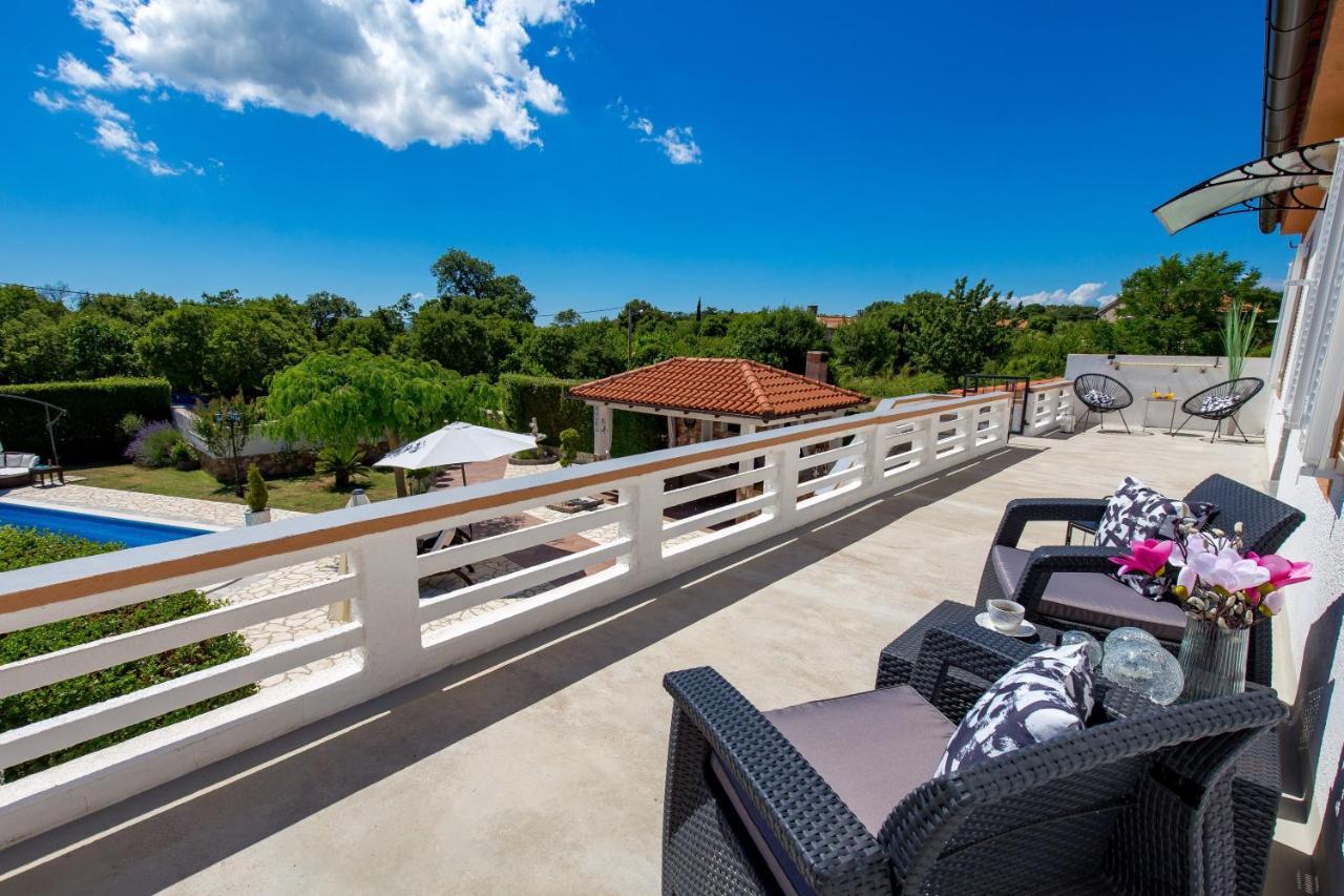Villa Summer Oasis Dobrinj Bagian luar foto