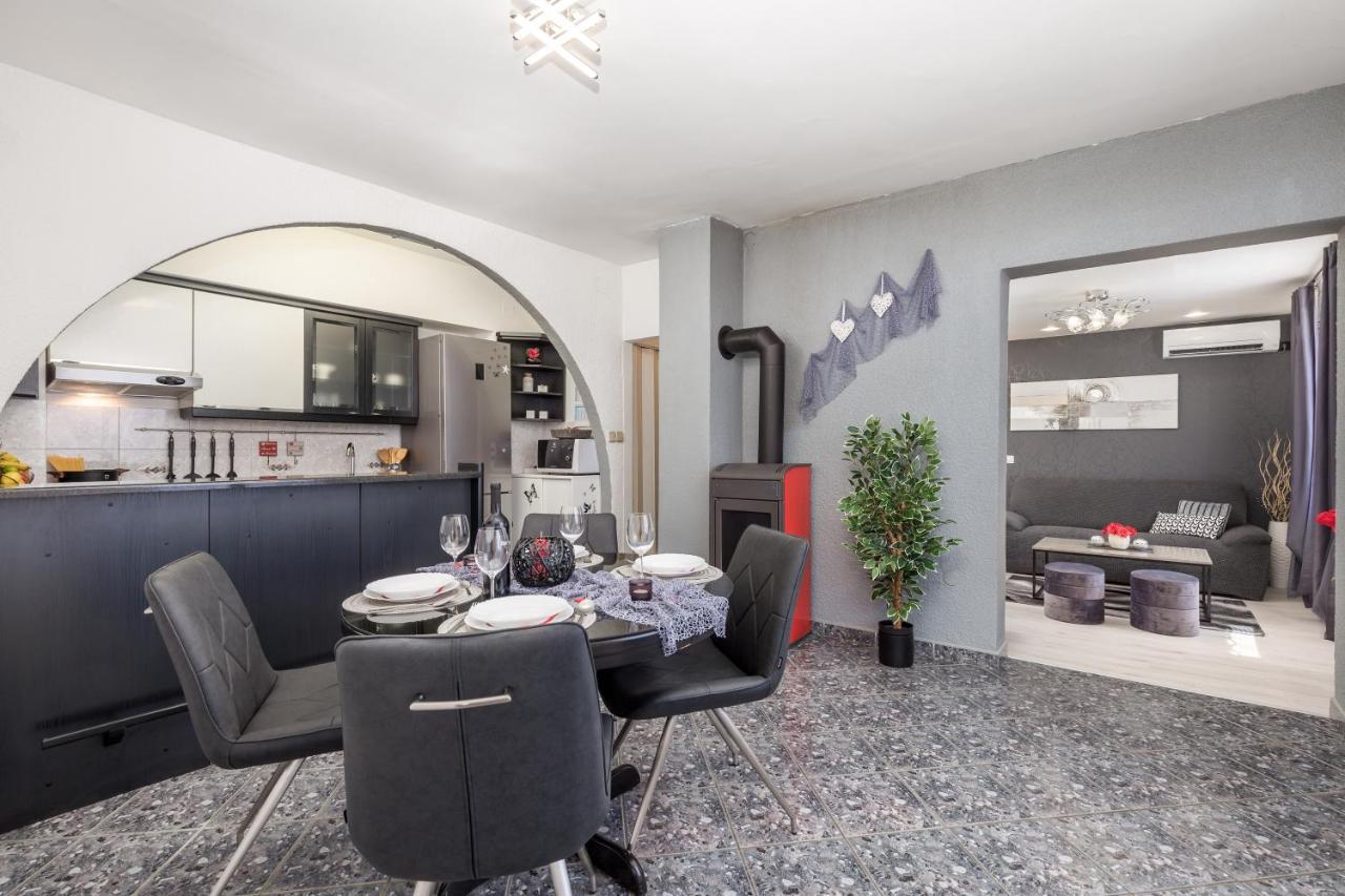 Villa Summer Oasis Dobrinj Bagian luar foto